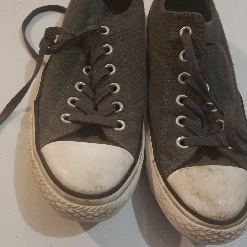 Converse size 9 Womens
